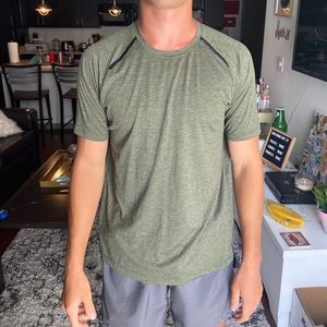 APANA men’s workout top